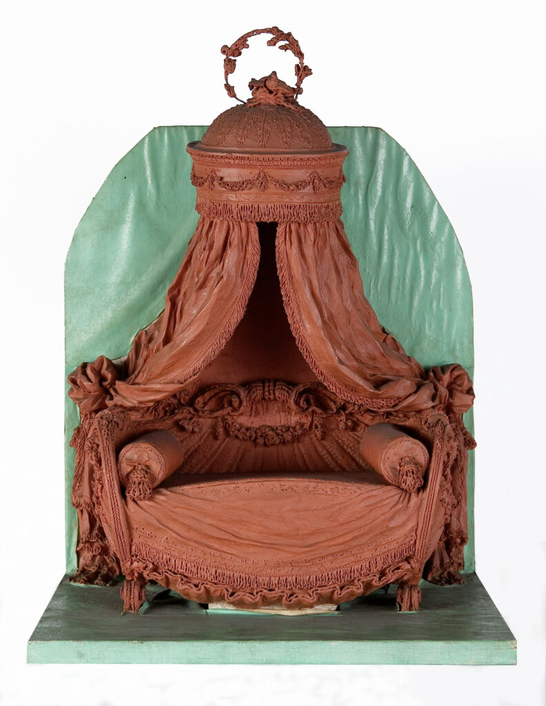 D’après un modèle de Jacques Gondouin (1737-1818), maquette du lit de Madame Du Barry au château de Fontainebleau, vers 1772. Cire, 36 x 26,8 cm. Paris, musée du Louvre. © Musée du Louvre, Dist. RMN-Grand
Palais / Harry Bréjat