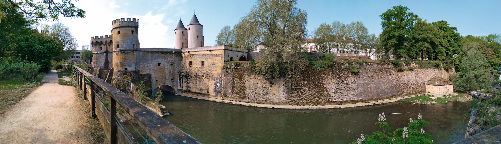 Vue actuelle de l’ensemble bâti entre 1526 et 1531, s’étendant sur près de 250 mètres au nord de la porte des Allemands. © Julien Trapp, Historia Metensis