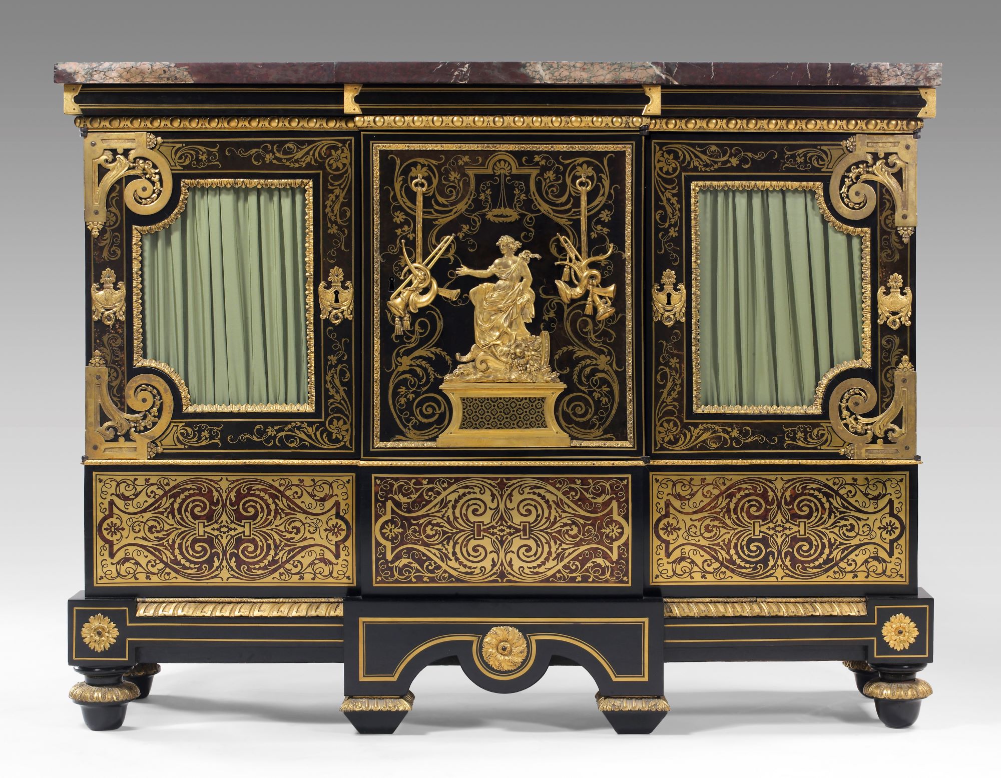 André Charles Boulle (1642-1732, reçu maître avant 1666), bibliothèque basse (d’une paire), vers 1720, transformations en 1838-1839. Paris, département des Objets d’art du musée du Louvre. © Musée du Louvre (dist. RMN-Grand Palais) / Studio Sébert