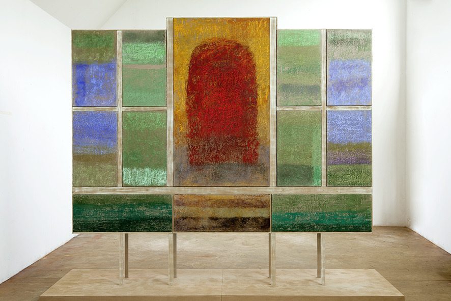 Monique Frydman (née en 1943), Polyptyque Sassetta, 2012-2013. Pigments et liants sur toile de lin, bois doré à la feuille, 330 x 400 x 150 cm. Collection de l’artiste. Photo service de presse. © Adagp, Paris, 2024 © Ana Drittanti