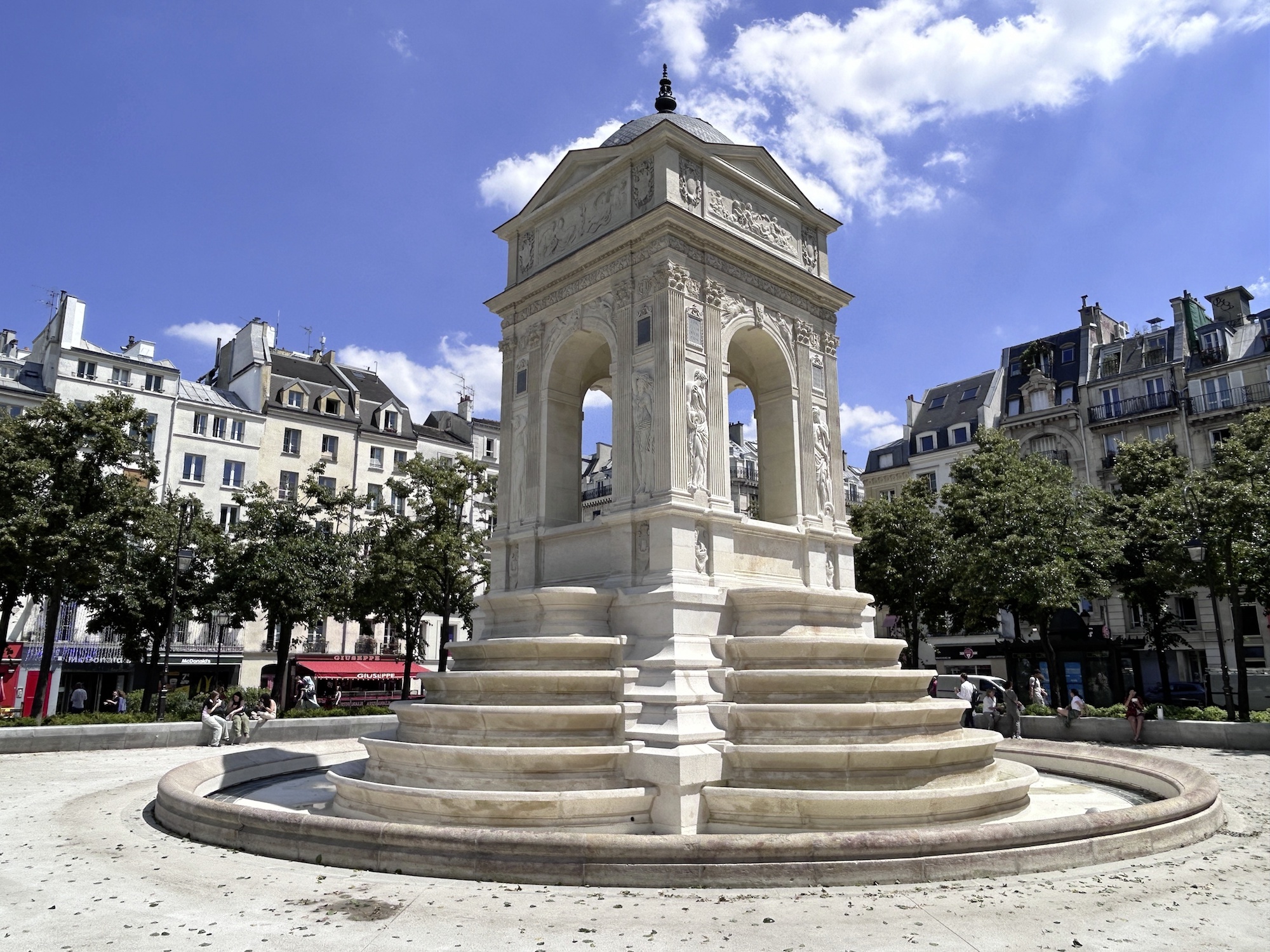 La fontaine des Innocents fraîchement restaurée, juin 2024. © OPM