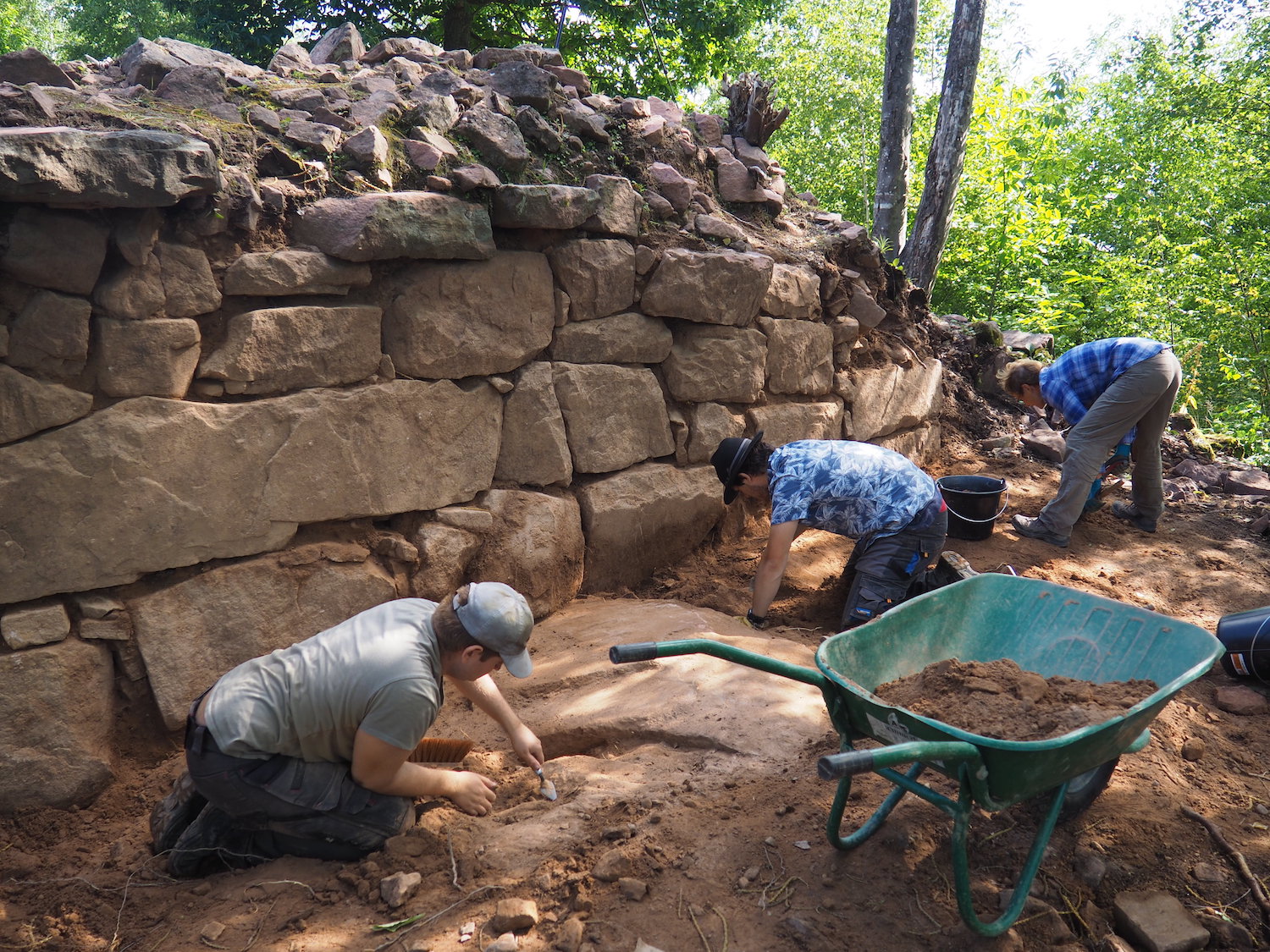 Le bâtiment du Xe siècle en cours de fouille. © Florent Minot, Archéologie Alsace