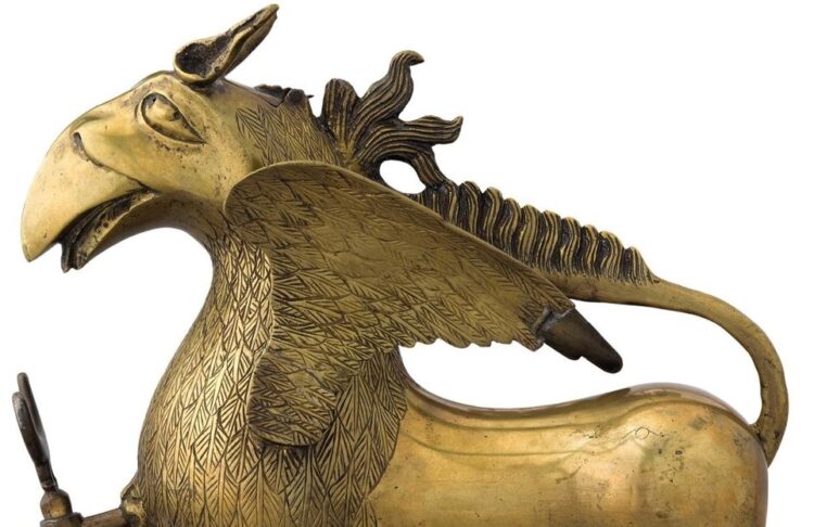 Aquamanile en forme de griffon ailé (détail). Cuivre, vers 1400, fabriqué vers Nuremberg. Paris, musée du Louvre.