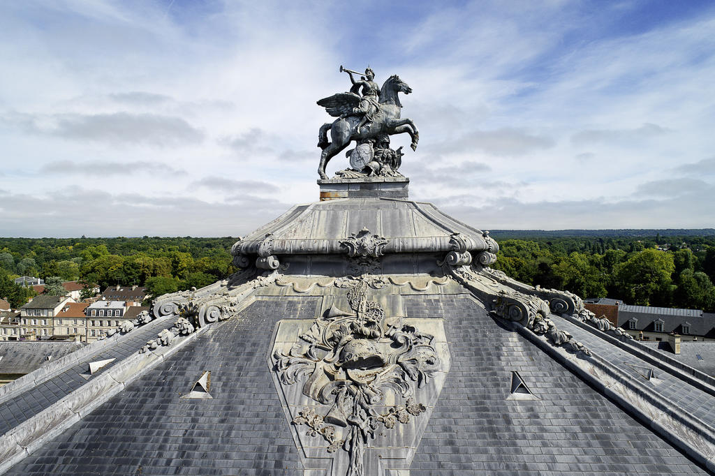 Les Grandes écuries de Chantilly.