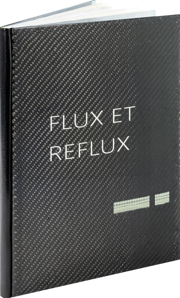 Michel Butor, Flux et reflux, gravures de Khedija Ennifer-Courtois associant eau-forte, carborundum et chines contrecollés, éditions APPAR, Paris, 2006, E.O. n° 25/48. Reliure composite : tissu de carbone T 700, tressage sergé 2/2 6K, contact « à la néo-zélandaise » (pré-imprégnation des tissus avant drapage), glaçages époxy avec inclusion des lettres du titre et du nom de l’auteur, éléments décoratifs tissus composites Kevlar©/ Mylar©, 2013, signée N.Berjon-LB1.