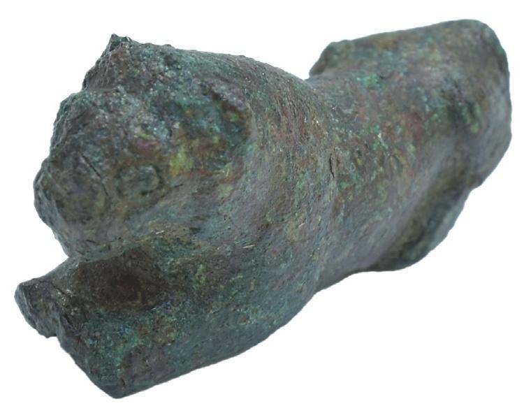 Figurine de lion en bronze (fragment de vaisselle).