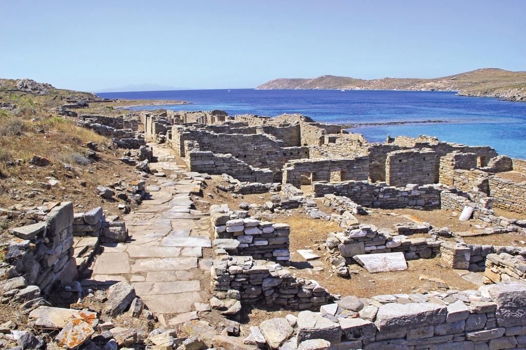 Vue des magasins du front de mer, Délos.