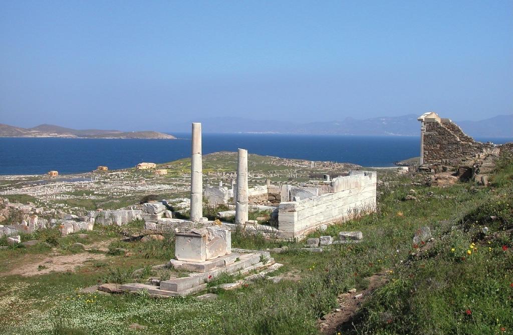  Le temple d’Héra construit au début du Ve siècle avant notre ère en marbre de Délos.