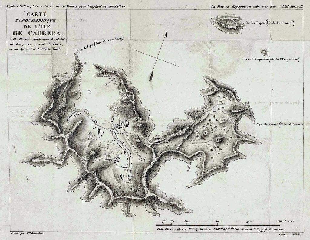 Carte de l’île de Cabrera levée et dessinée par le captif Louis-François Gille, publiée pour la première fois en 1823. La légende décrit les différents sites mentionnés par des lettres.