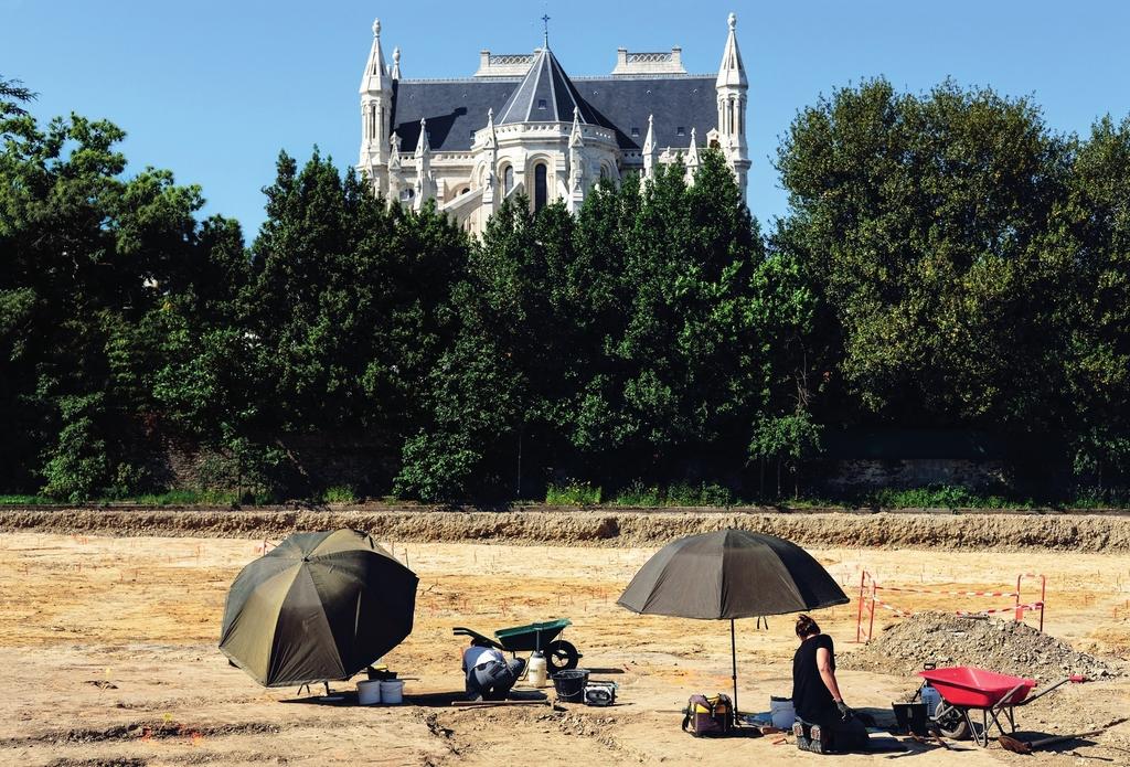 Fouille de la nécropole du Grand T en 2021, par les archéologues du Département de Loire‑Atlantique.