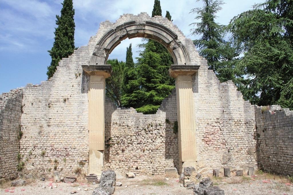 Salle nord-ouest sur le forum de Vaison-la-Romaine.