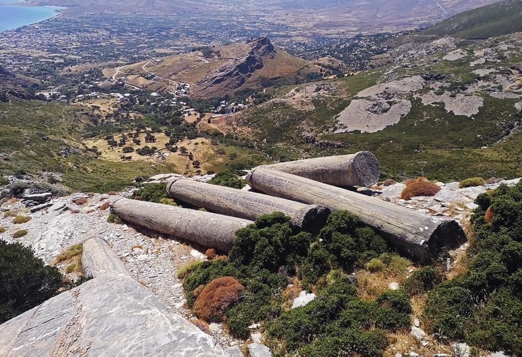 Colonnes en cipollino sur les pentes du mont Ochi à Carystos.