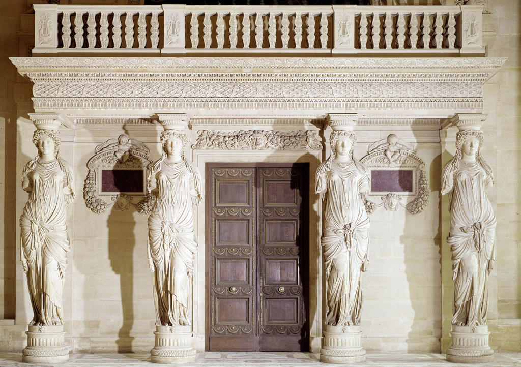 Le portique de la salle de bal au Louvre, avec ses cariatides, commandé en 1550 à Jean Goujon.