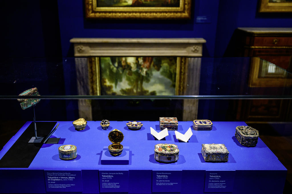 Au cœur de l'exposition, cette vitrine protégeait les précieuses tabatières.