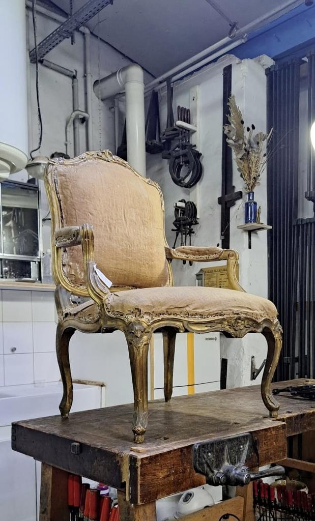 Fauteuil de Jean-Baptiste Boulard (1725-1789) en cours de restauration. 