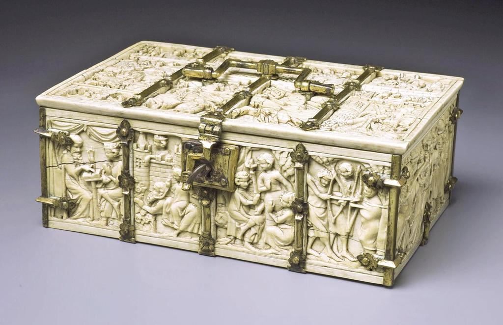 Coffret composite, Paris, vers 1300-20. Scènes représentées : attaque du château d’Amour, exploits de Gauvain et Lancelot, histoire d’Aristote et Phyllis, chevalier défendant une pucelle enlevée par un homme sauvage, l’ermite remettant à Galaad les clefs du château des Pucelles, épisode apocryphe de la sagesse du roi Salomon, deux scènes de l’histoire de Tristan et Iseut. Ivoire d’éléphant, H. 9,7 ; L. 25,7 ; P. 16,7 cm. Paris, musée de Cluny – musée national du Moyen Âge.