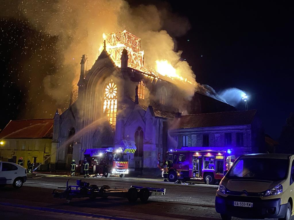 L’église de Saint-Omer en proie aux flammes, le 2 septembre dernier.