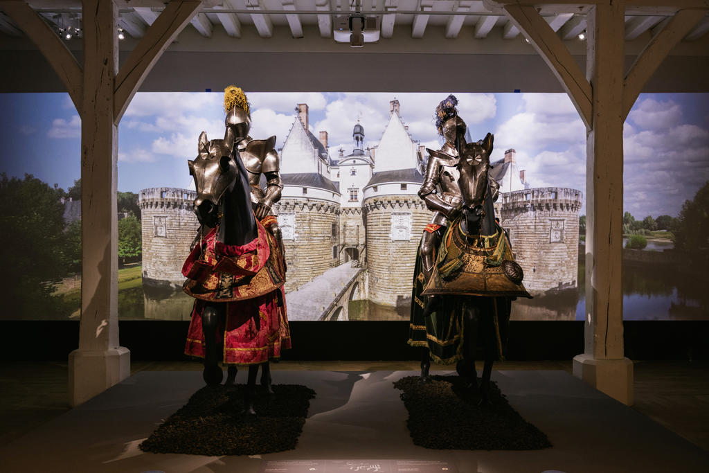 Vue de l'exposition « Chevaliers », château des ducs de Bretagne.