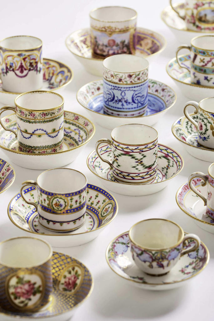 La collection de tasses de la villa Ephrussi de Rothschild. 