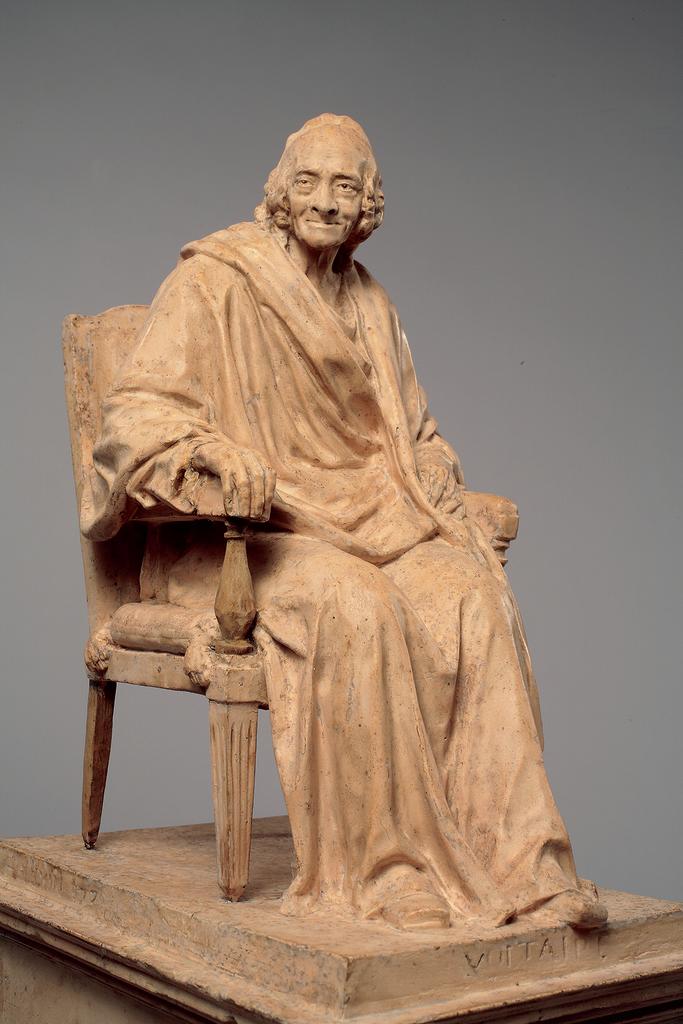 Jean-Antoine Houdon (1741-1828), Voltaire écrivain, 1778. Plâtre patiné, 35,5 x 14,6 x 20 cm. Paris, musée du Louvre. 