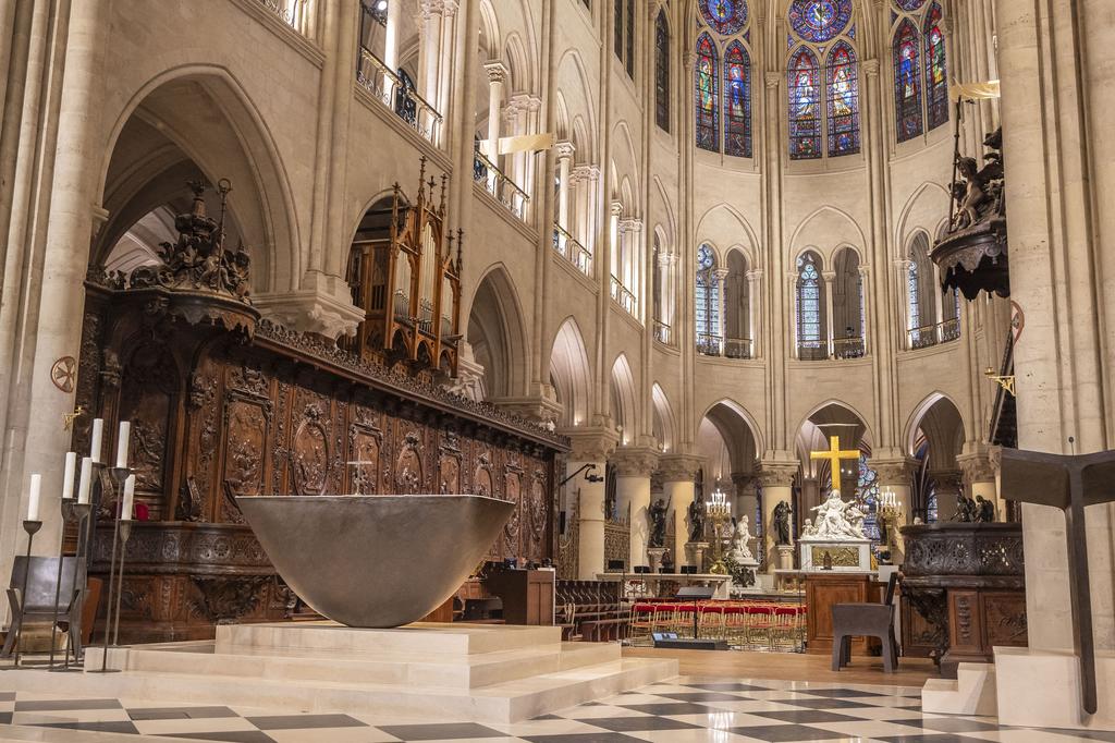 L'intérieur restauré de la cathédrale Notre-Dame après sa réouverture le 8 décembre 2024. 