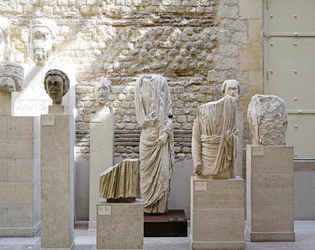 Salle des sculptures de Notre-Dame de Paris. Paris, musée de Cluny – musée national du Moyen Âge.