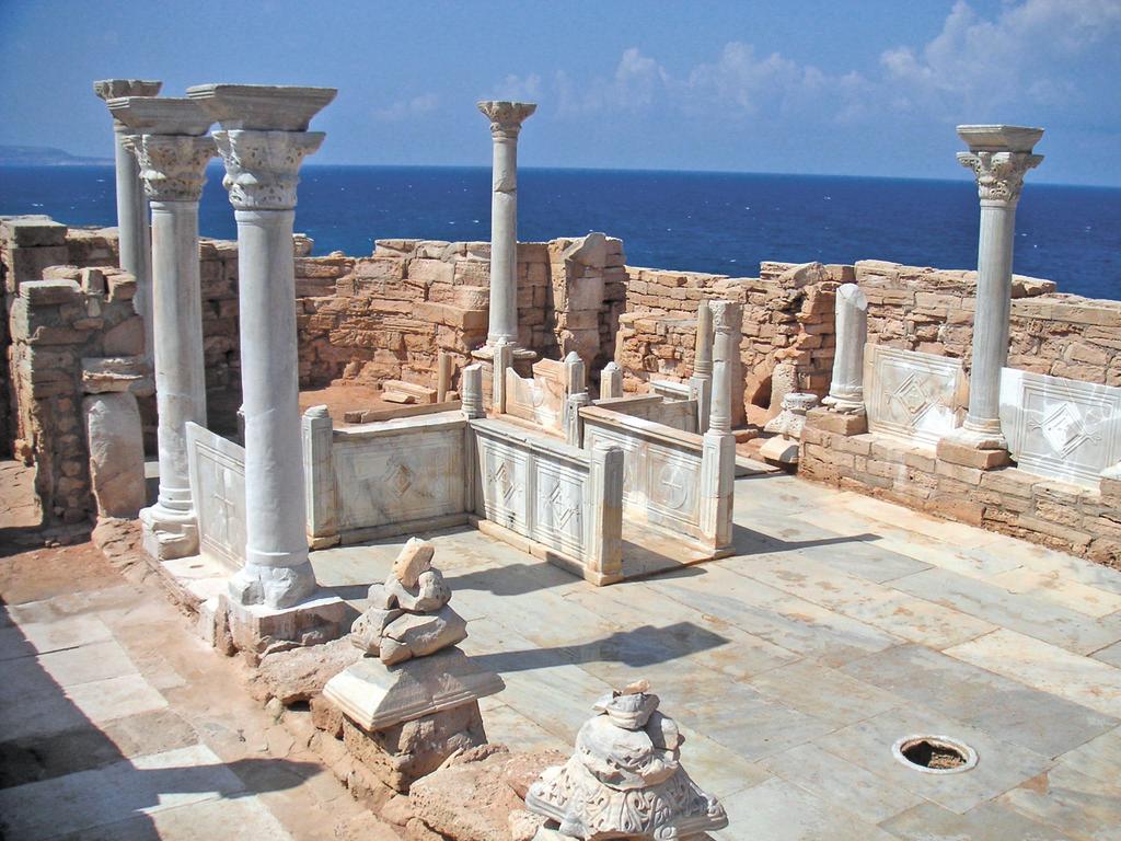 Intérieur de la basilique occidentale de Latrun, restaurée (2001-2004). 