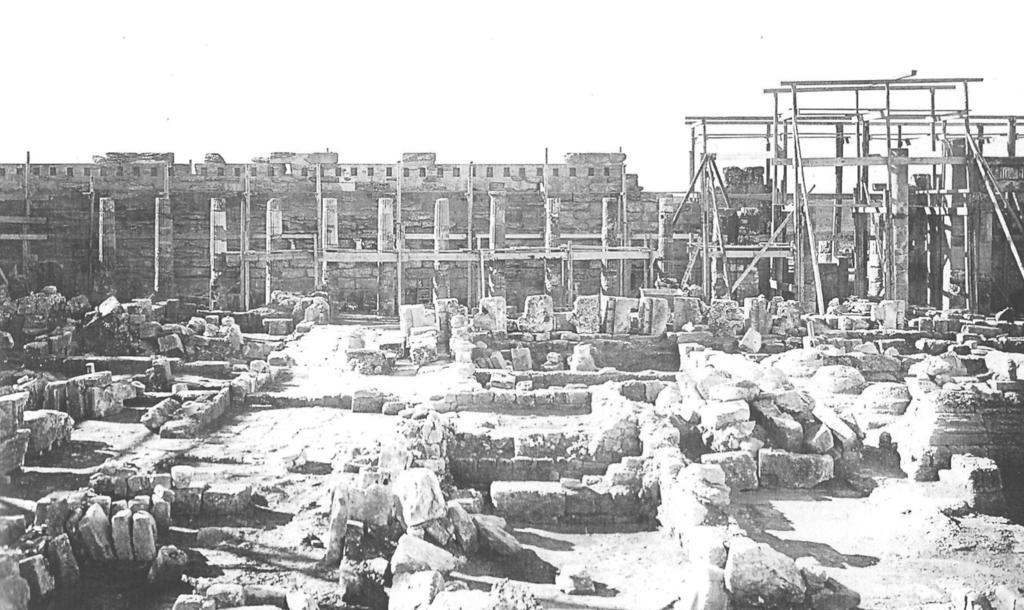 Fouilles italiennes dans le secteur entre le gymnase et la voie sacrée en 1937. 