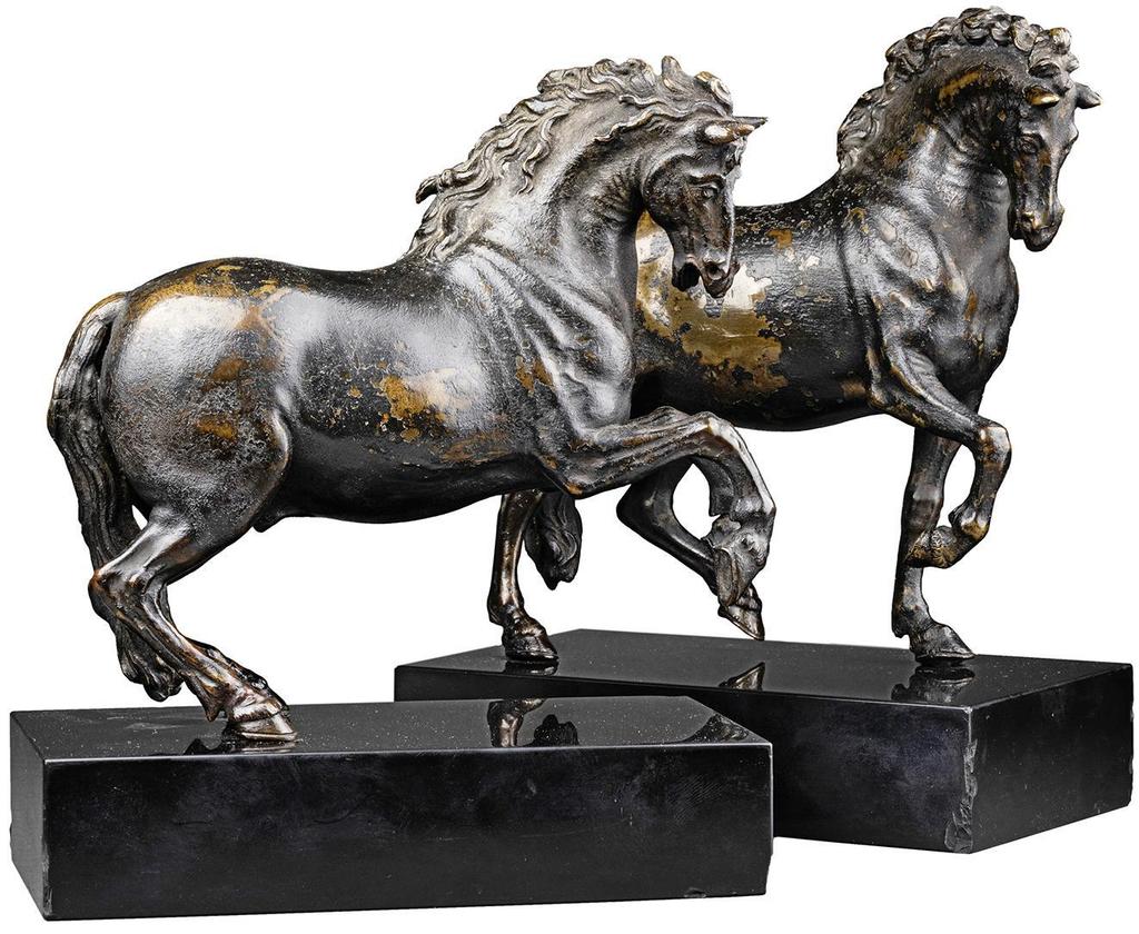 Attribué à Francesco Fanelli (1590-1653), cheval d’allure et cheval de vitesse, Florence, second quart du XVIIe siècle. Bronze, patine laquée noire, 15 x 16,5 x 5 cm et 16,5 x 16 x 5 cm. 