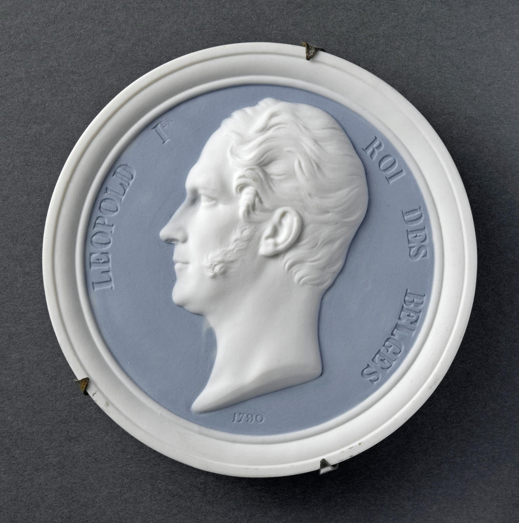 Médaillon de Léopold Ier, roi des Belges, 1838. Biscuit de Sèvres, 11,1 cm de diamètre. Chantilly, musée Condé. 