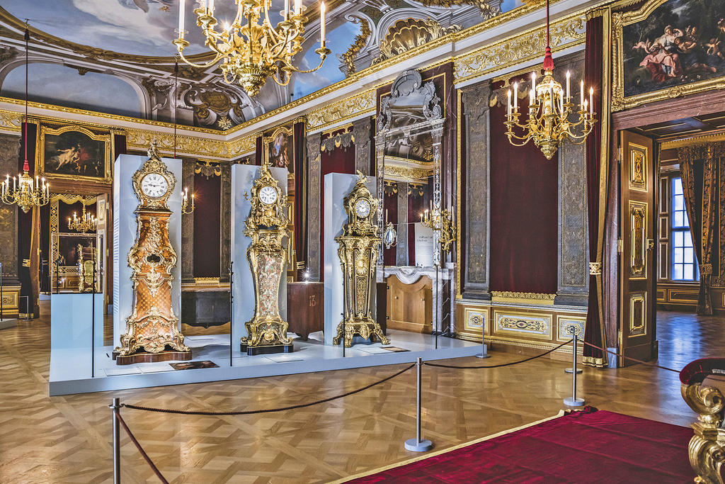 Vue de l’exposition « Fait à Paris. Les créations de mobilier de Jean-Pierre Latz à la cour de Dresde » au Residenzschloss de Dresde.