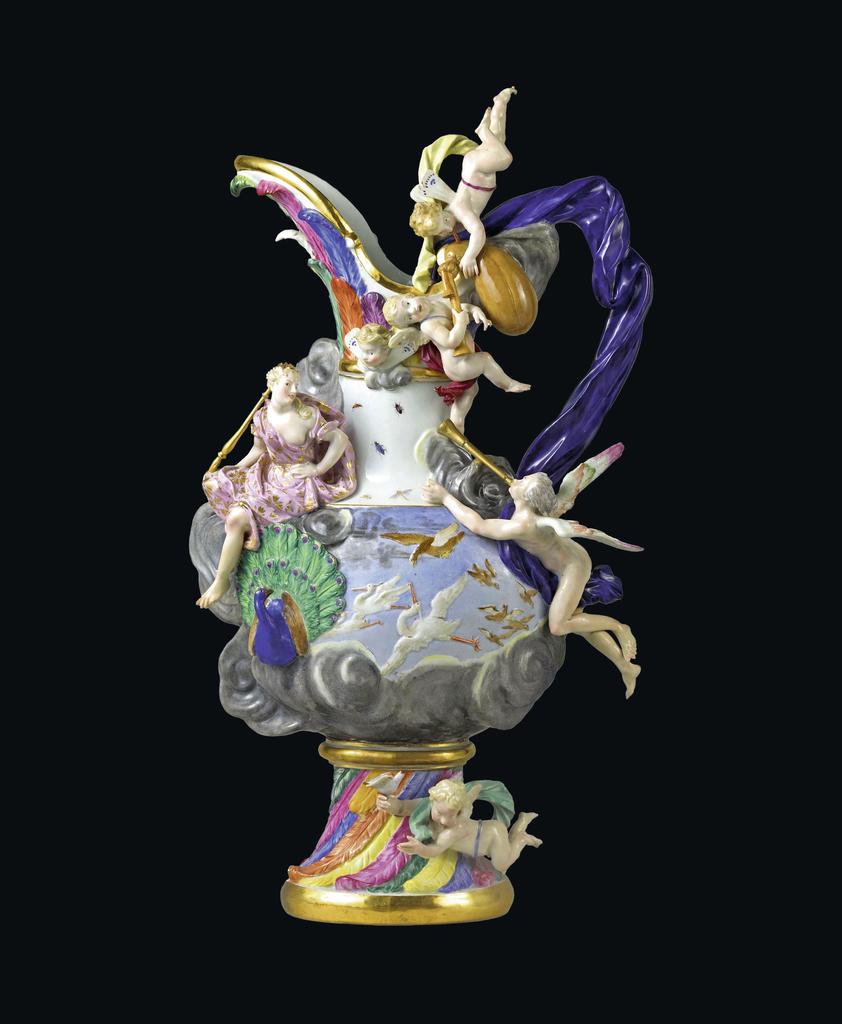 D’après Johann Joachim Kaendler (1706-1775), L’Air, Manufacture de Meissen, XIXe siècle. Porcelaine dure, 66 x 40 x 25 cm. Sèvres, musée national de Céramique, acquis de monsieur Claude en 1991. 