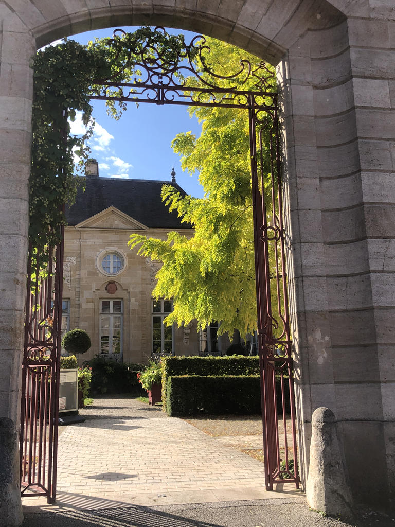 L’entrée vers la Maison des Lumières. 