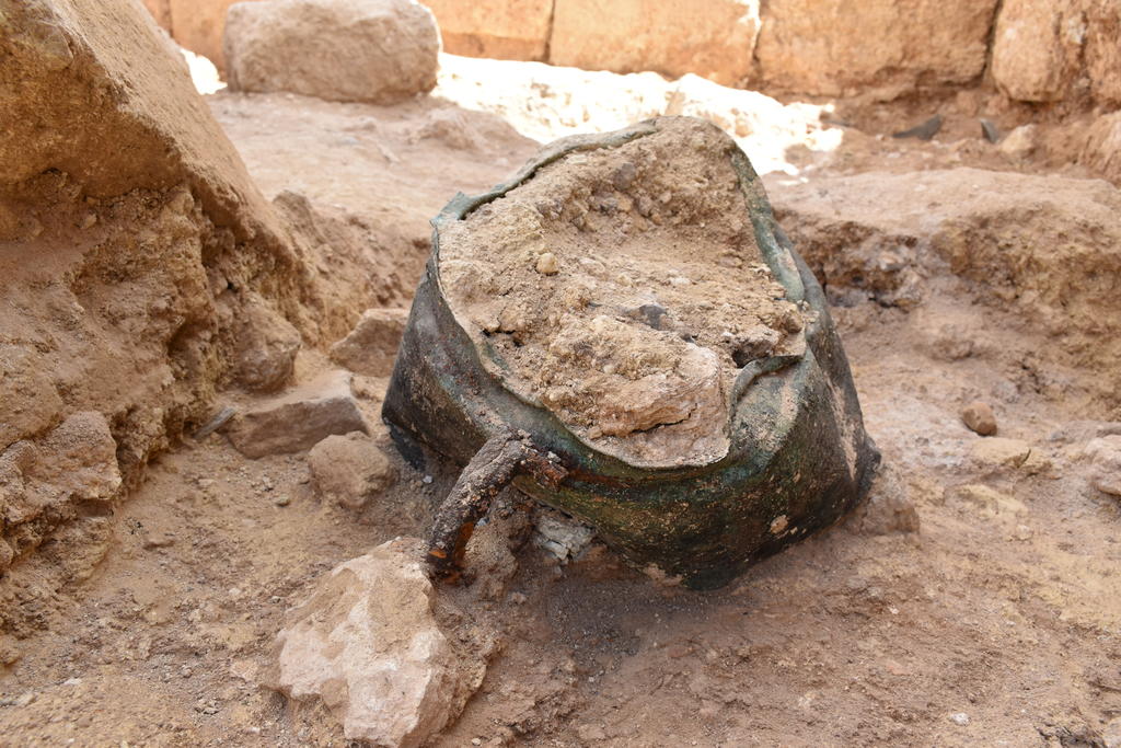 Chaudron trouvé dans la couche d’effondrement. 