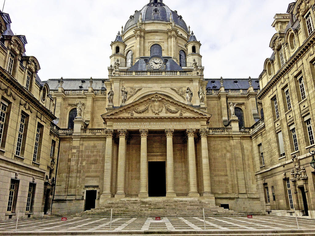 La cour d’honneur de la Sorbonne. 
