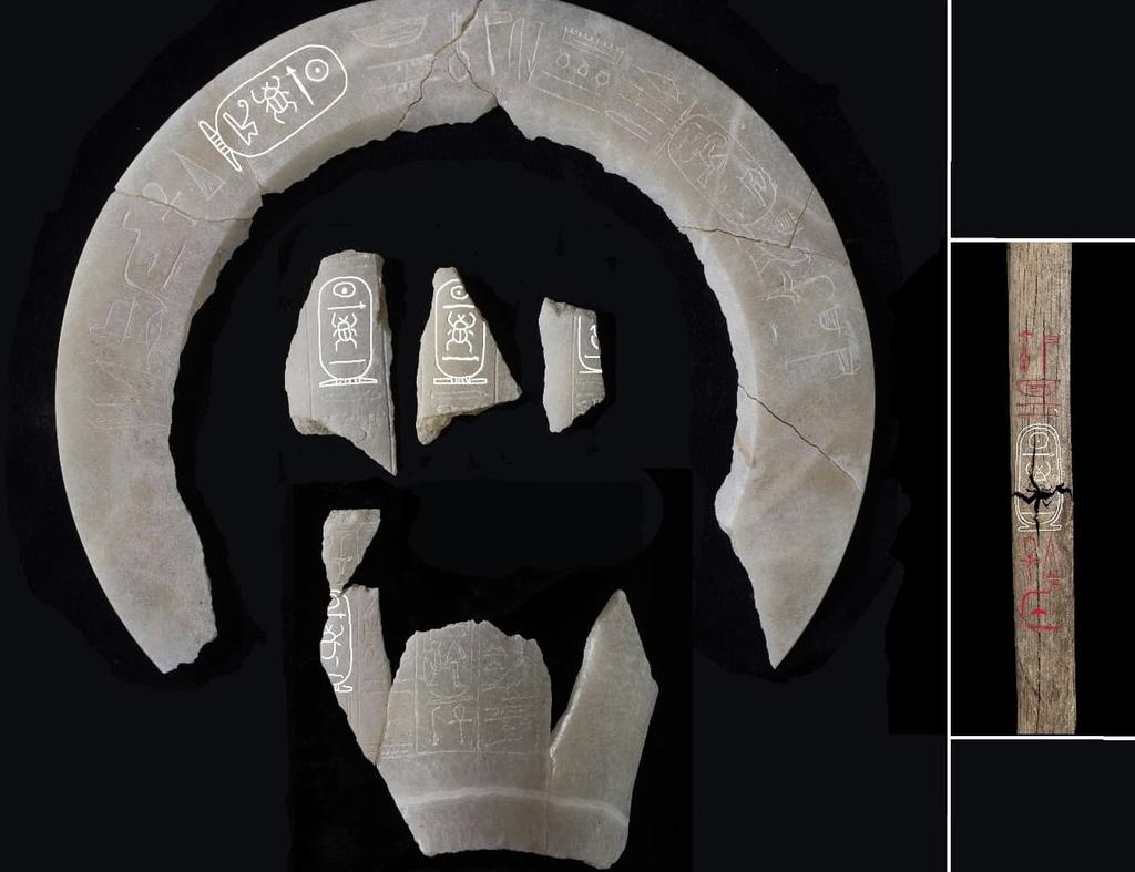 Sur ces fragments de vases en albâtre, qui permettent d’attribuer formellement la tombe à Thoutmosis II, apparaît le nom du pharaon, entouré du cartouche royal. Il est aussi reconnaissable sur cet objet en bois.