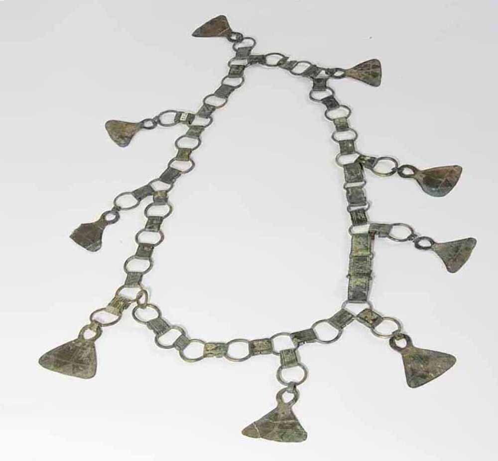 Ceinture à pendeloques de La Ferté-Hauterive.