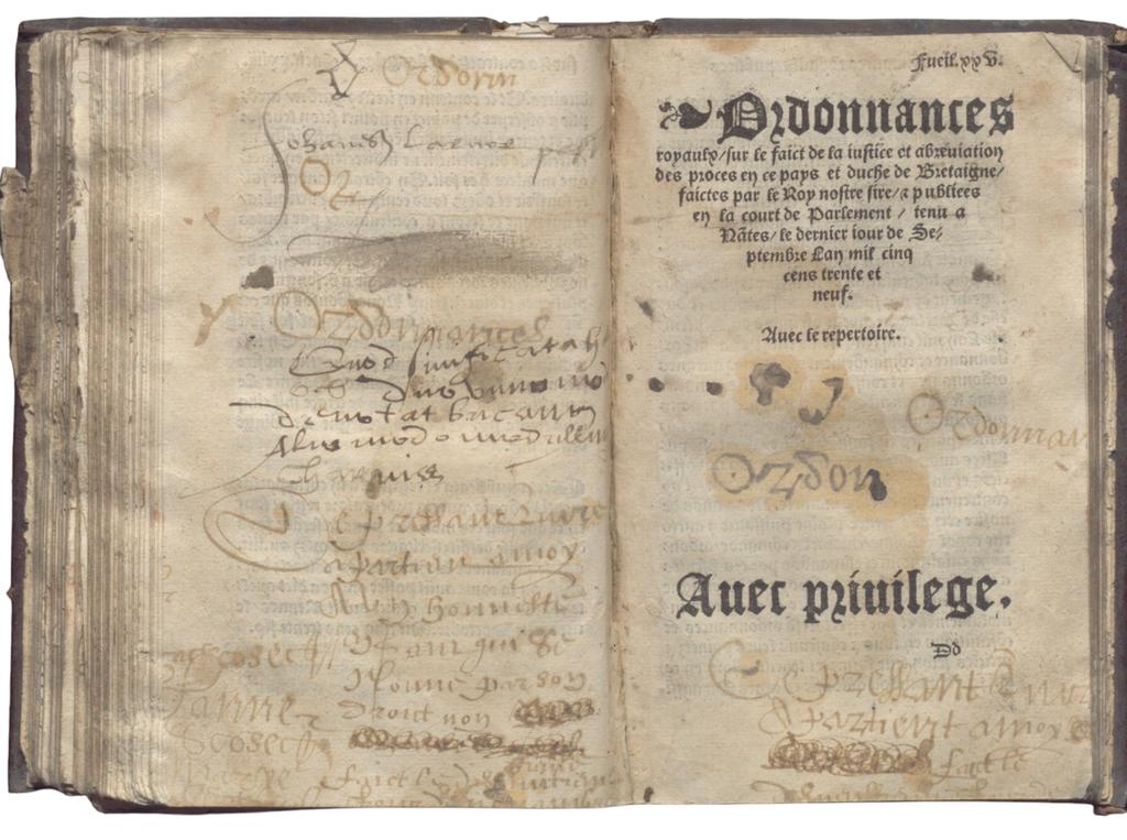 Page de titre des Ordonnances Royaulx sur le faict ordre et style de plaider par escript en ce pays et duche de Bretaigne tant en matières civiles q criminelles. Bretagne. – Nouvellement imprimées à Paris ; Par Etienne Caveiller, imprimeur pour Philippe Bourgoignon ; 1542. 
