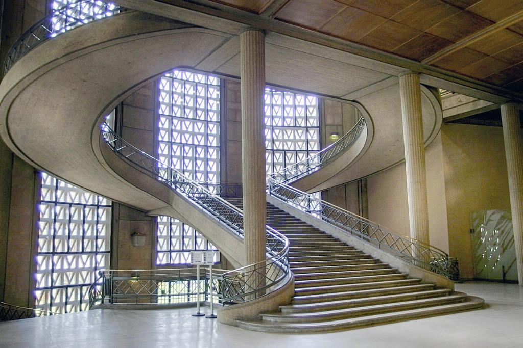 L’escalier à double révolution du palais d’Iéna (XVIe arrondissement), célèbre dans les écoles d’architecture du monde entier. 