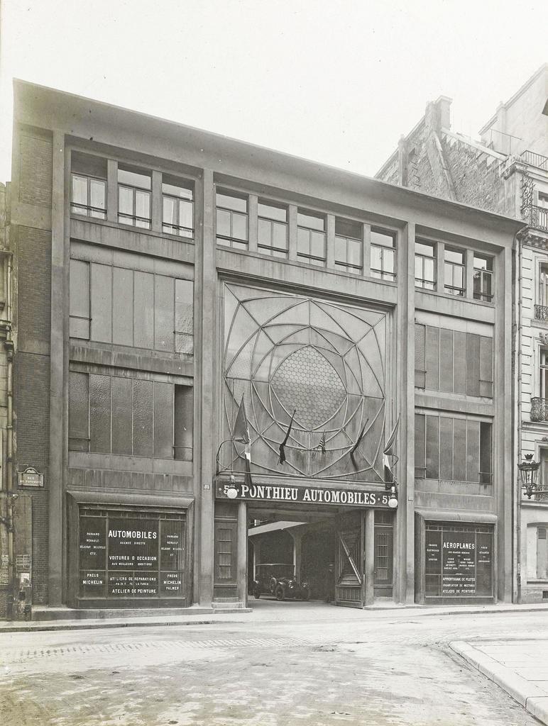 Le garage Ponthieu Automobiles au 51, rue de Ponthieu à Paris (VIIIe). Paris, musée Carnavalet – Histoire de Paris. 