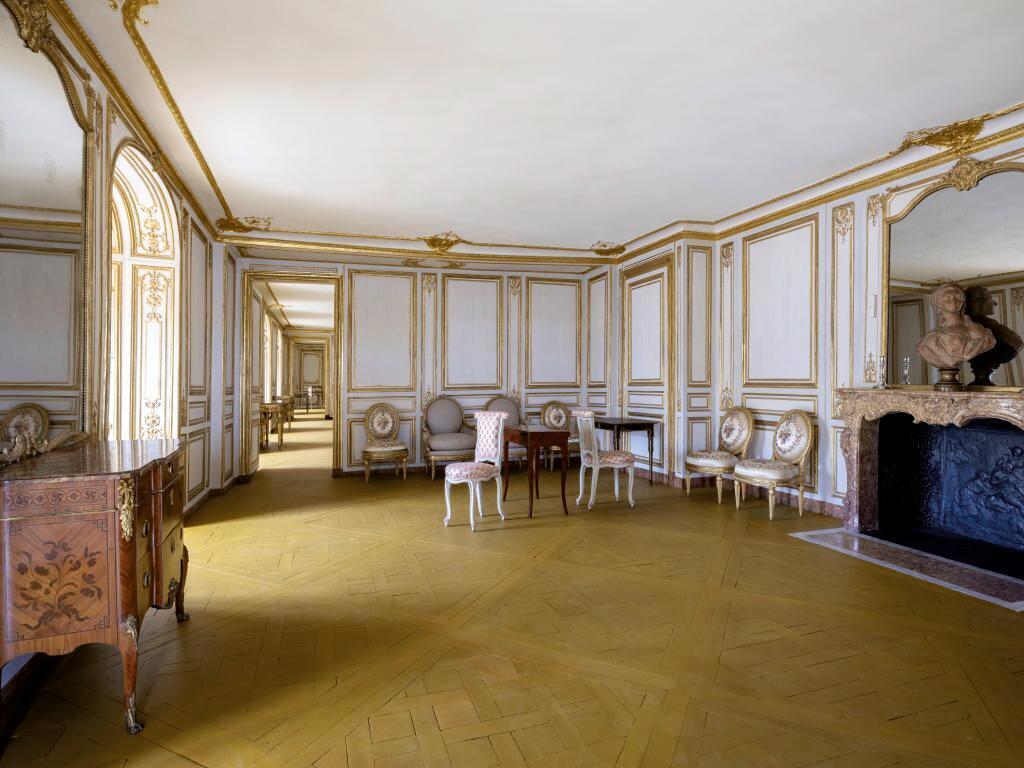 Le cabinet d’angle de l’appartement de Madame Du Barry. Versailles, musée national des châteaux de Versailles et de Trianon.