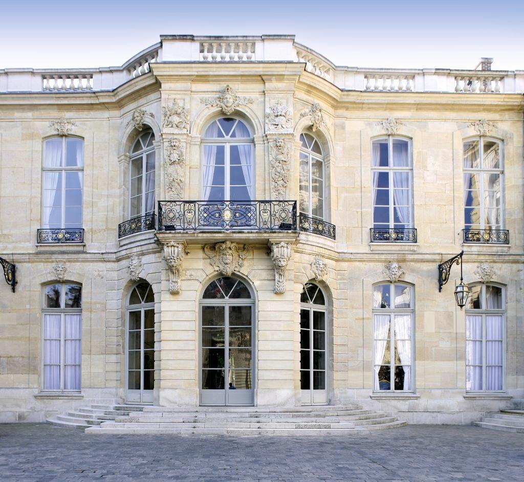 Façade sur cour de l’hôtel de Matignon.