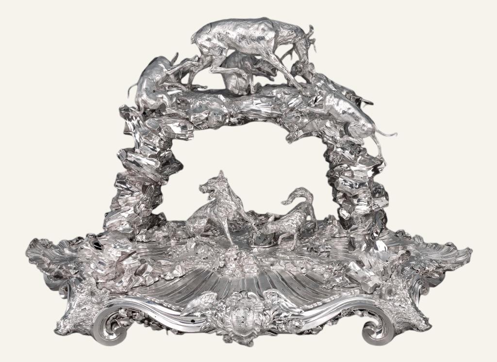 Jacques Nicolas Roëttiers, surtout de table pour Louis-Henri de Bourbon, prince de Condé, 1736. Argent, 62 x 94 x 62 cm. Paris, musée du Louvre.