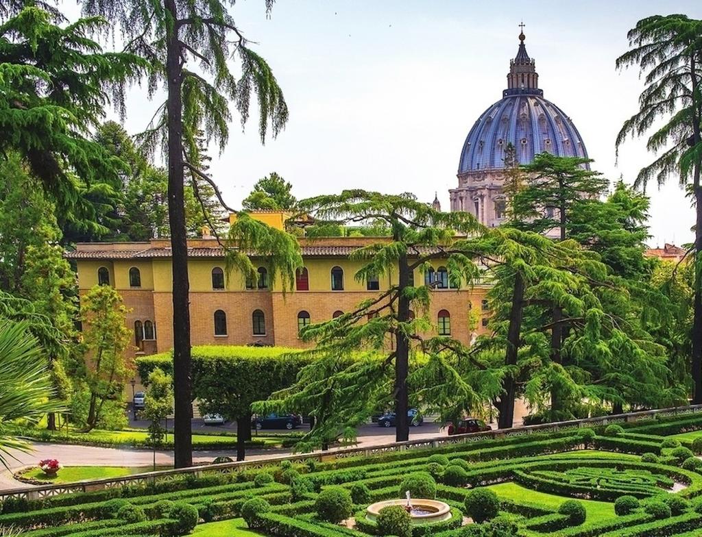 Vue des jardins du Vatican.