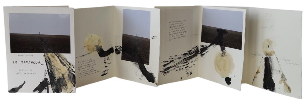 Michel Butor (1926-2016), Le Marcheur, lavis de Jean Anguera (né en 1953). Rochegude, Éric Coisel, 2010, n.p., 30,2 x 24,7 cm (coll. « Mémoires »).