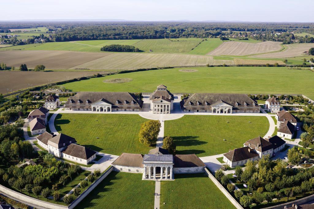 La saline royale d’Arc-et-Senans vue du ciel.