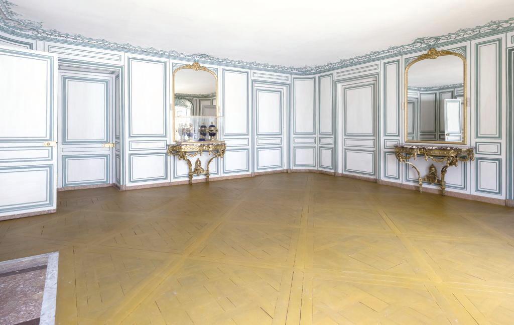 La salle à manger de l'appartement de Madame Du Barry. Versailles, musée national des châteaux de Versailles et de Trianon.