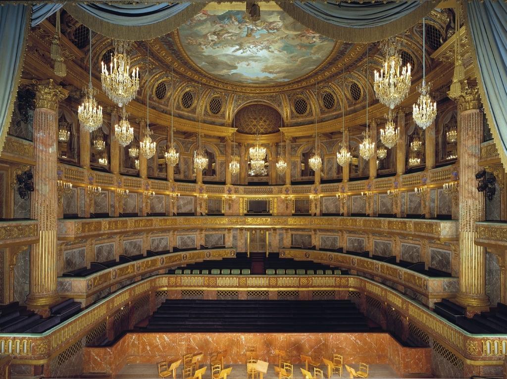 La salle vue de l'opéra royal de Versailles depuis la scène.