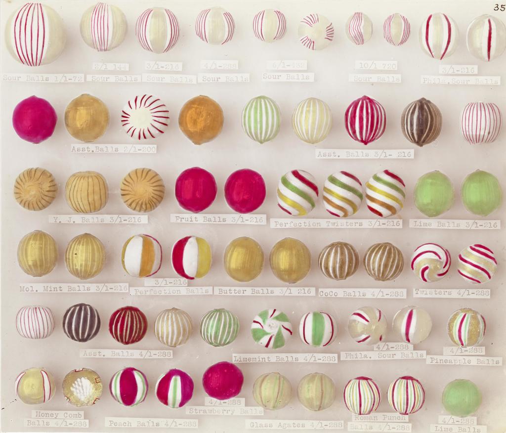 Schadde Brothers Studio, Display, sample or trade catalogue photograph for sweet manufacturer Brandle & Smith Co., vers 1915. Tirage gélatino-argentique avec application de couleurs, 28,8 x 24 cm. Rijksmuseum, Amsterdam.