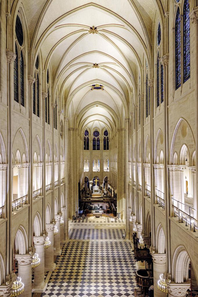Vue du vaisseau central de Notre-Dame après restauration.